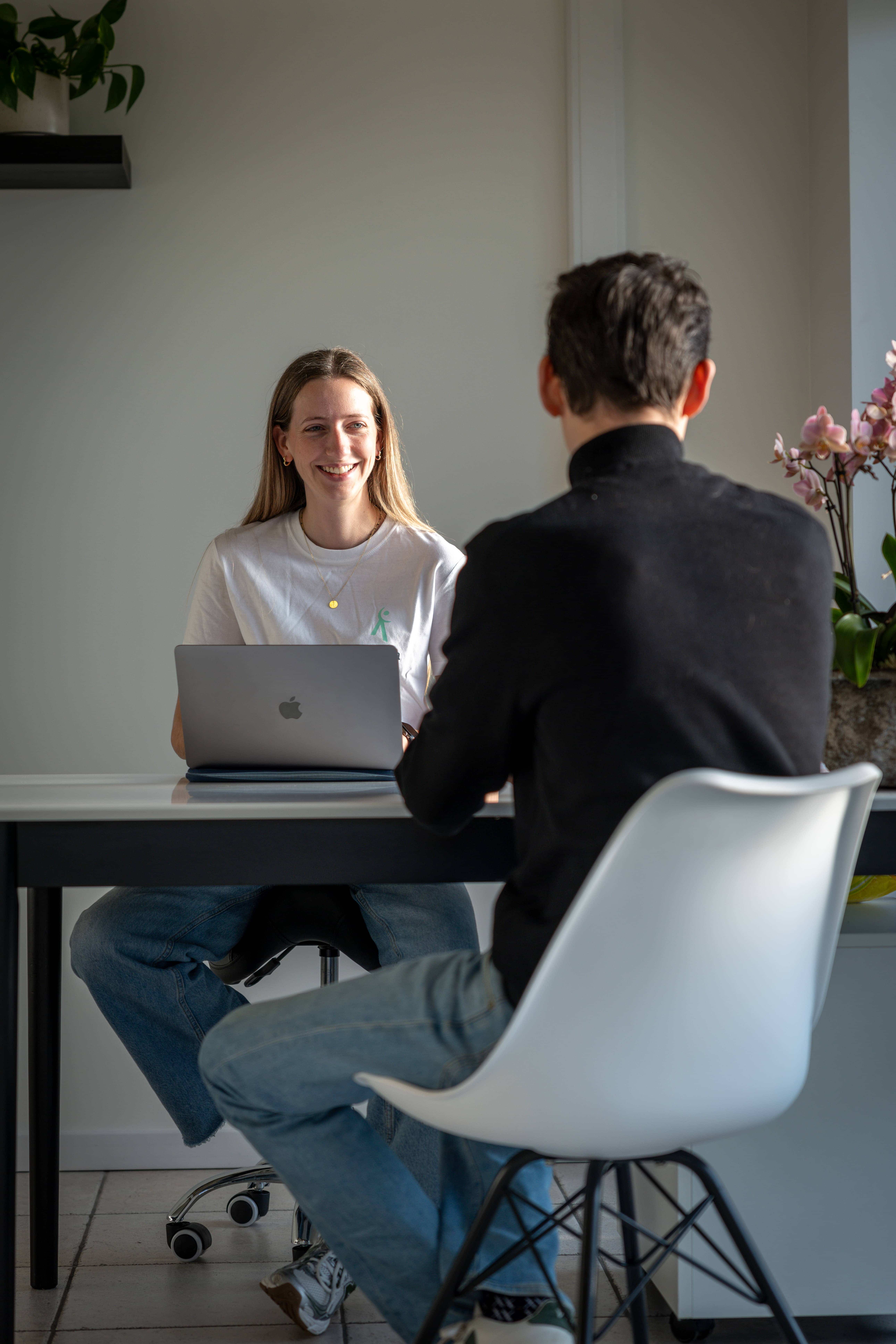Intakegesprek met een patiënt in de praktijk